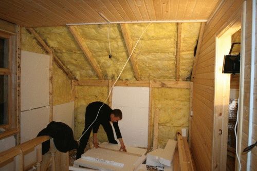 Comment fixer l'isolant au plafond