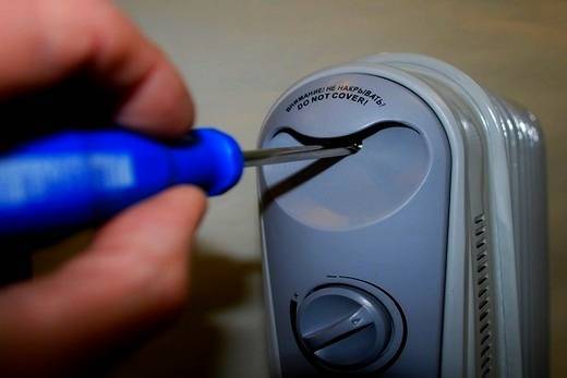 Que faire en cas de fuite de la batterie de chauffage: méthodes de dépannage