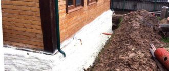 Socle d'une maison avec isolation pulvérisée