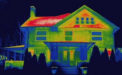 Maison à travers une caméra thermique