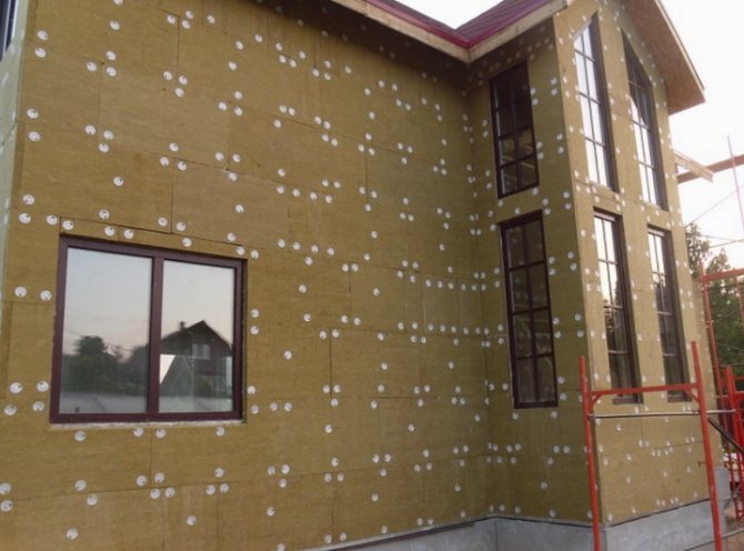 Maison en stuc avec isolation attachée