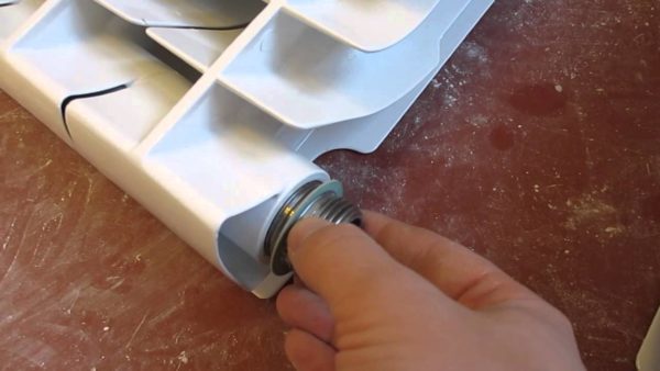 Raccords pour un radiateur en fonte