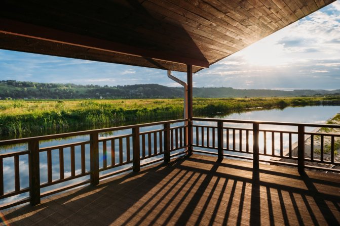 Imperméabilisation d'un balcon dans une maison en bois