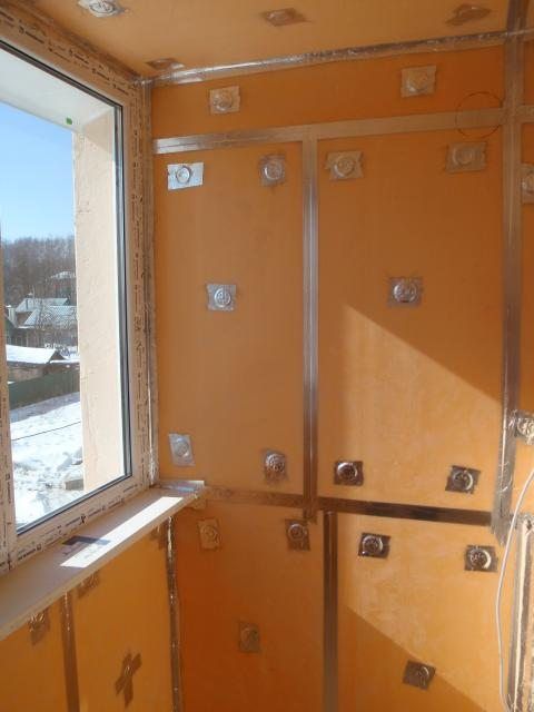 Comment recouvrir un balcon avec de la mousse et des plaques de plâtre