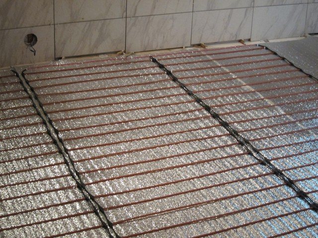 Comment faire un plancher chauffant électrique de vos propres mains