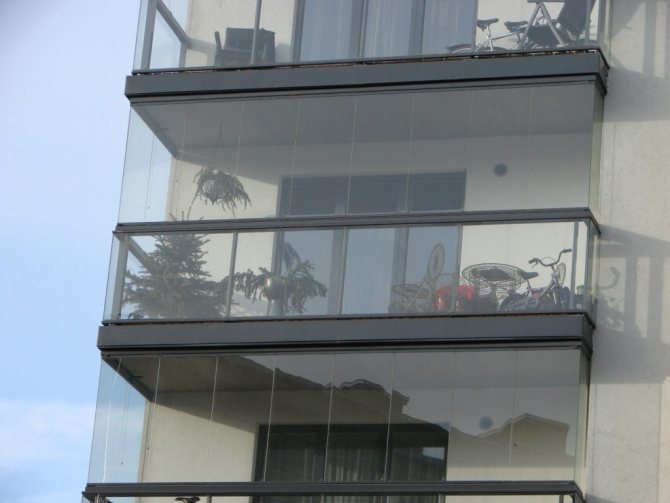 À quoi ressemble un balcon en verre transparent?