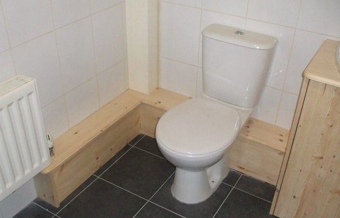 Comment cacher une colonne montante d'égout dans une salle de bain dans une boîte de cloison sèche