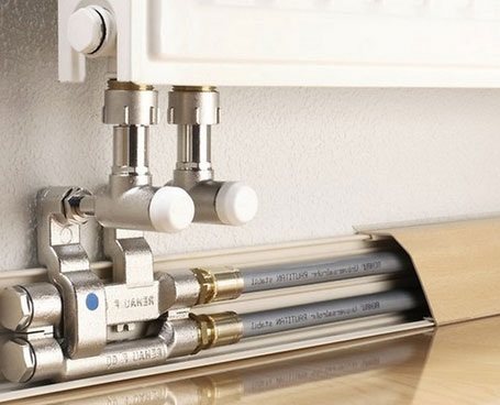 Comment cacher les colonnes montantes de chauffage dans un appartement