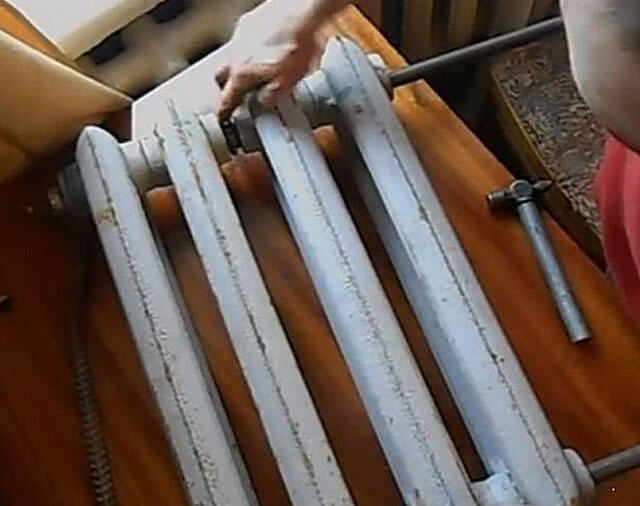 Comment installer, démonter et rincer un radiateur en fonte