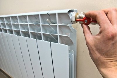Comment installer, démonter et rincer un radiateur en fonte