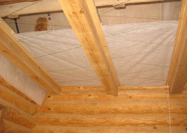 Comment isoler le sous-sol d'une maison en bois de vos propres mains