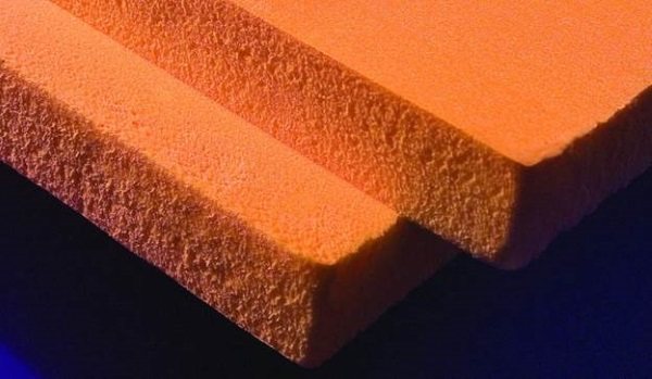 Comment isoler le sous-sol d'une maison en bois de vos propres mains