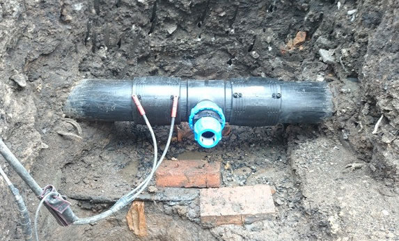 Comment souder un robinet dans un tuyau en plastique