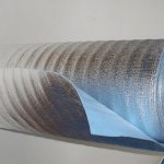 De quel côté mettre l'isolant avec du papier d'aluminium sur le sol