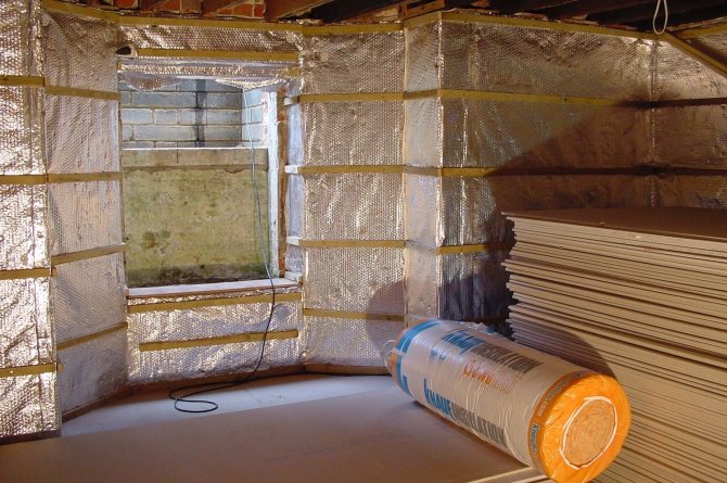 De quel côté mettre l'isolant avec du papier d'aluminium sur le sol