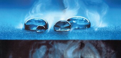 gouttelettes d'eau sur le film