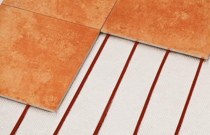 Chauffage par le sol en carbone: tapis infrarouge à tige, carbone électrique sous le stratifié et revues