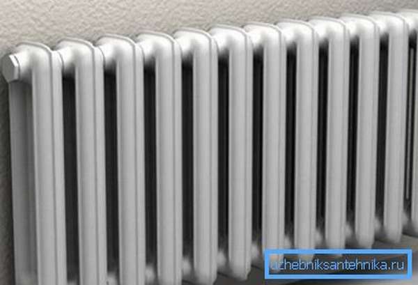 Le nombre de sections dans le radiateur dépend du matériau sélectionné du radiateur et de la surface de la pièce