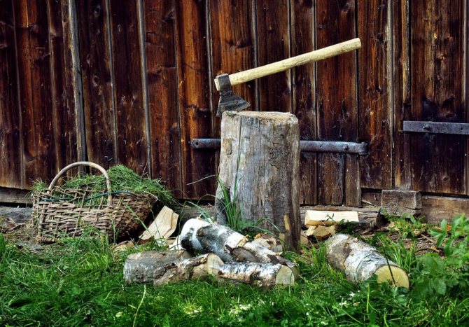 Terrasse de bois de chauffage bricolage