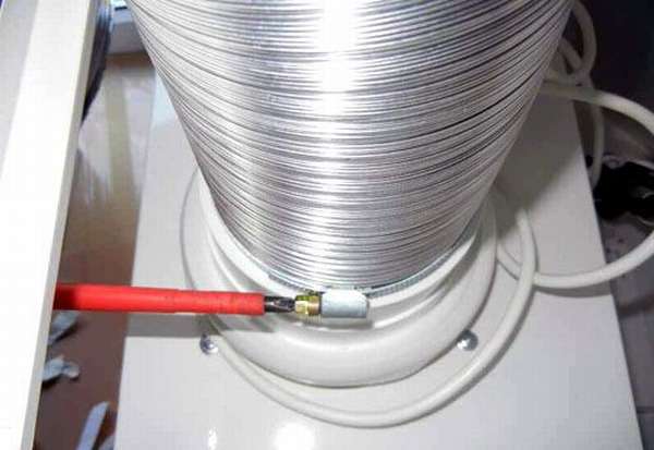Ondulation de cuisine pour hottes: caractéristiques de la sélection et de l'installation de conduits d'air flexibles