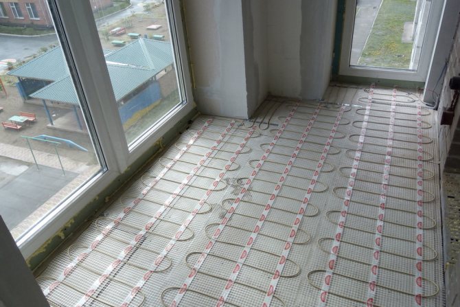 Installation de chauffage au sol sur le balcon