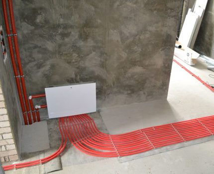 Installation de tuyaux de chape