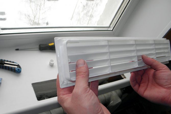 Installation d'une grille de ventilation en plastique