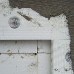 Est-il possible de plâtrer sur du plastique mousse avec du mortier de ciment