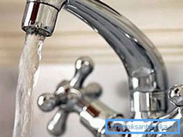La disponibilité de l'eau chaude dans le robinet dépend de la santé du système de chauffage central