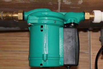 Pompe de surpression d'eau