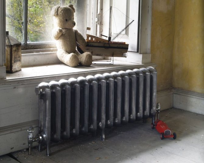 Radiateur bas en fonte