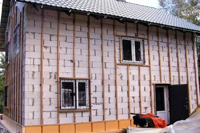Dois-je isoler les murs du béton cellulaire? Et comment sont-ils isolés?
