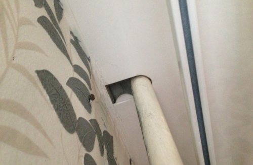 Dérivation de tuyau pour plafonds tendus