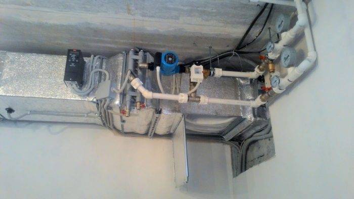 Dispositif de tuyauterie de chauffage et principe de fonctionnement du circuit de chauffage de l'échangeur de chaleur pour la ventilation de l'alimentation en eau
