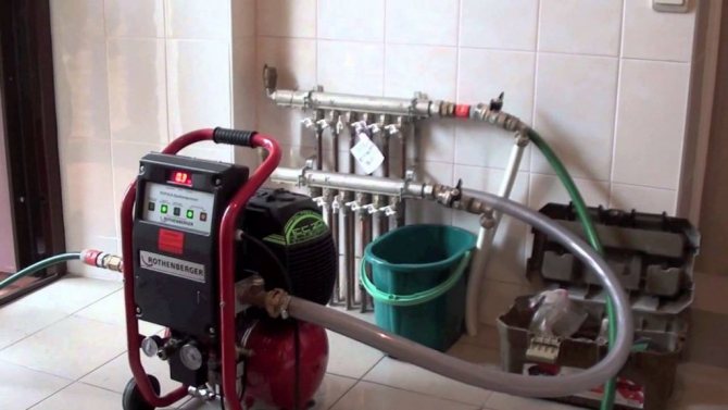Presser un plancher d'eau chaude