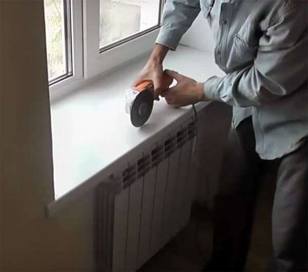 Optimisation du système de chauffage: grilles de ventilation pour appuis de fenêtre