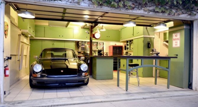 L'organisation d'une ventilation adéquate dans le garage permet d'éliminer la condensation qui en résulte, l'élimination des gaz d'échappement et des fumées toxiques