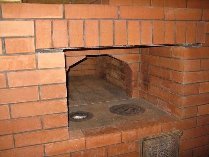 Foyer ouvert et poêle à deux brûleurs