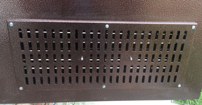 Partie d'accouplement de la grille de ventilation du côté intérieur réglable de la porte pour la chaufferie d'une maison privée