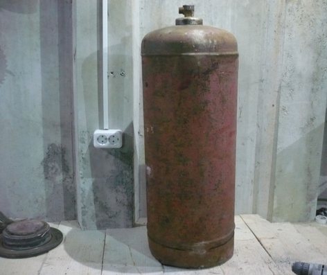 Un four en état de marche avec un circuit d'eau: le principe de fonctionnement d'une chaudière, un four à huile usée, des dessins d'un four avec une chemise d'eau, comment le faire vous-même