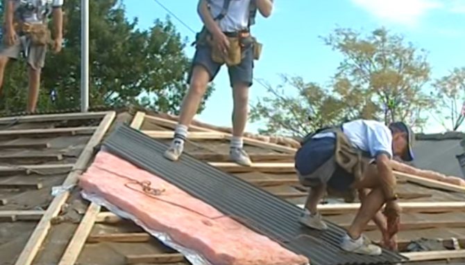 Avant d'isoler une maison de carton ondulé, vous devez choisir le matériau de la plus haute qualité