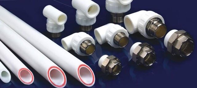 tuyaux en plastique pour l'eau chaude