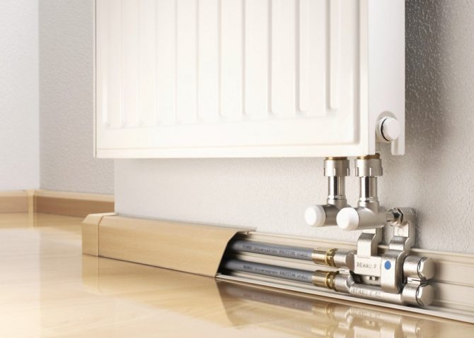 plinthes pour la décoration des tuyaux de chauffage