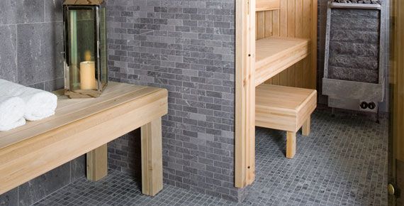 Tuile pour le hammam dans le sauna près du poêle