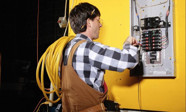 Connexion des fils dans le tableau de bord