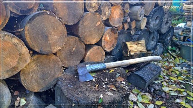 tas de bois de chauffage