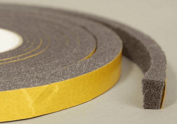 Isolation en mousse pour la porte