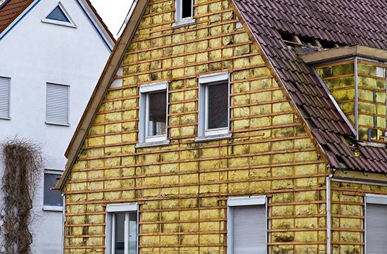 Méthode étape par étape d'isolation externe d'une maison en bois
