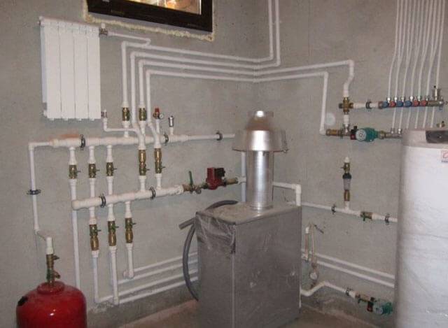 Raccordement pas à pas d'un radiateur de chauffage à des tuyaux en polypropylène