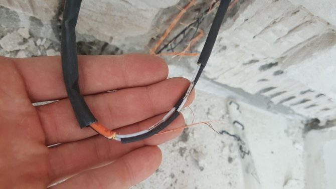 Câble chauffant au sol endommagé
